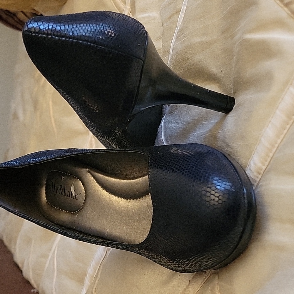 Shoes - Picture 5 of 7